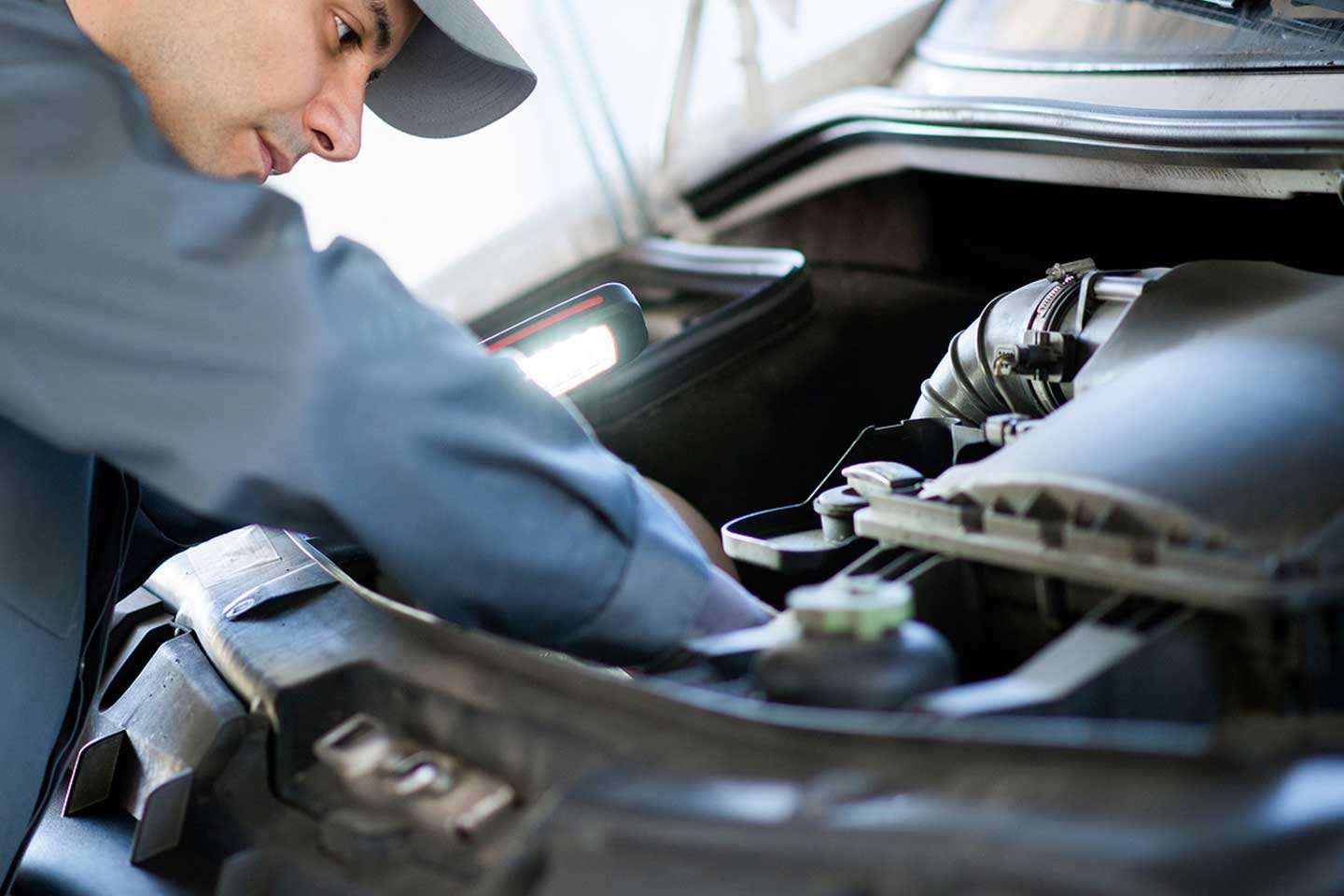 6 Signs It’s Time to Replace Your Van Engine
